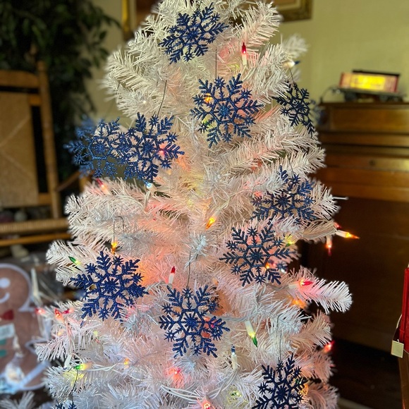 30 Christmas Blue Snowflake
Ornaments - Picture 2 of 8